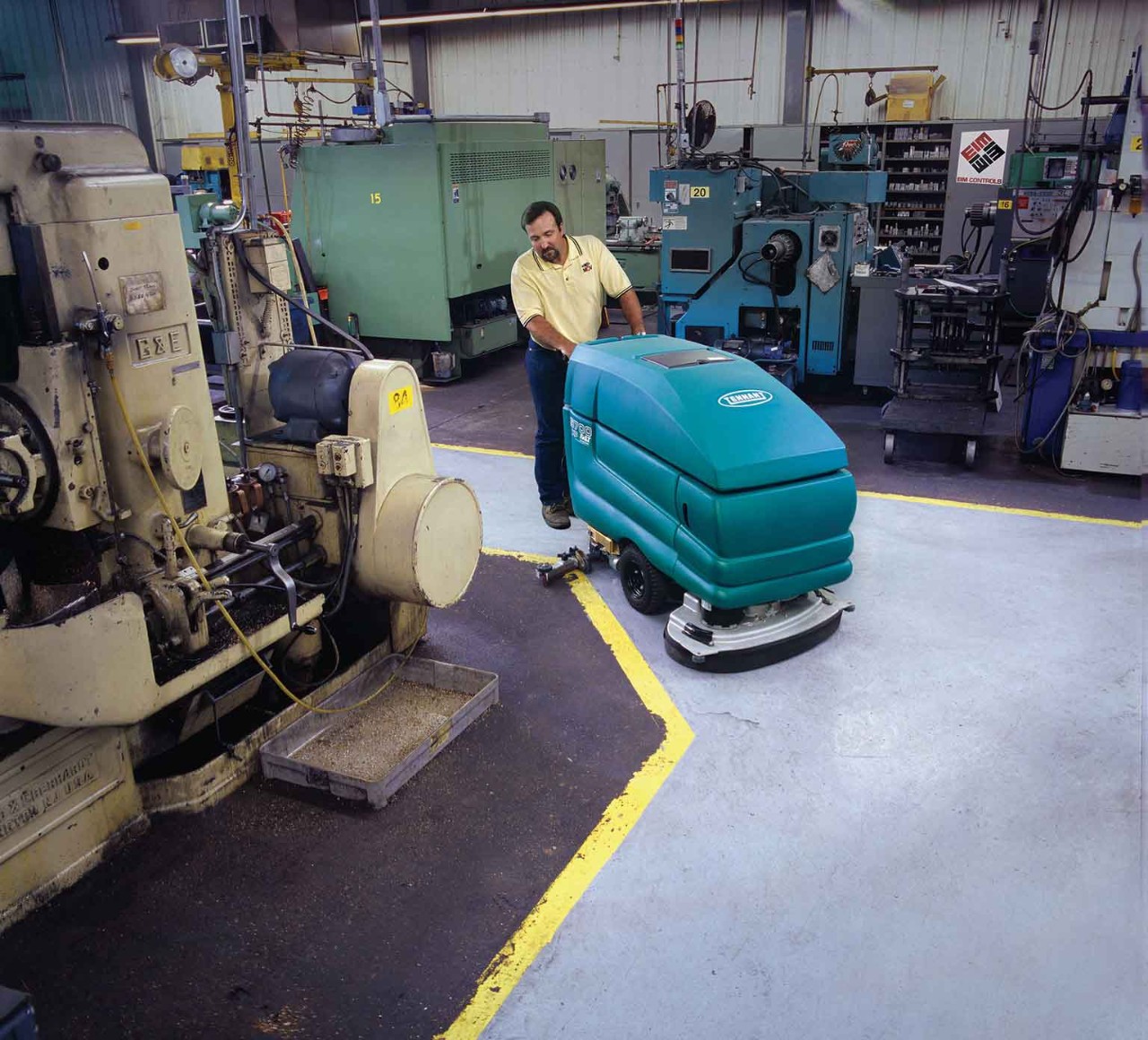 5700 Industrial Strength Floor Scrubber alt 6